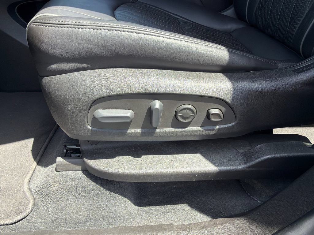 Used 2022 Buick Enclave Avenir w/ Avenir Technology Package AWD/4WD image 27