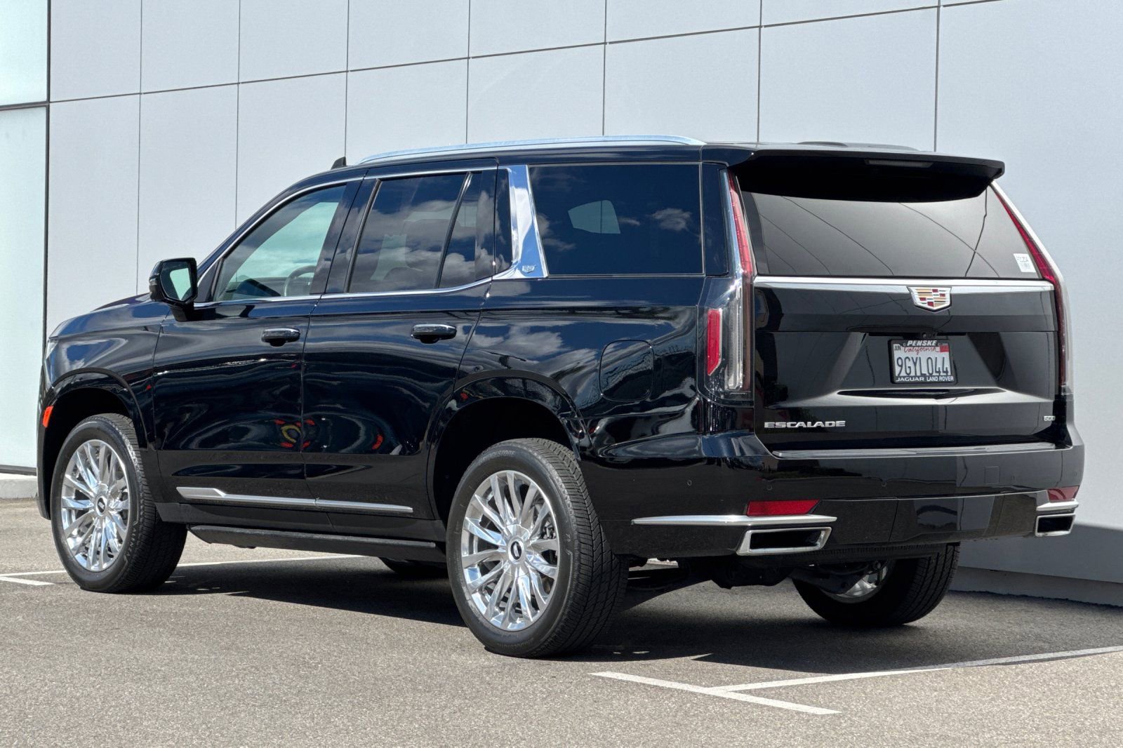 Used 2023 Cadillac Escalade Premium Luxury w/ LPO, Floor Liner Package AWD/4WD image 3