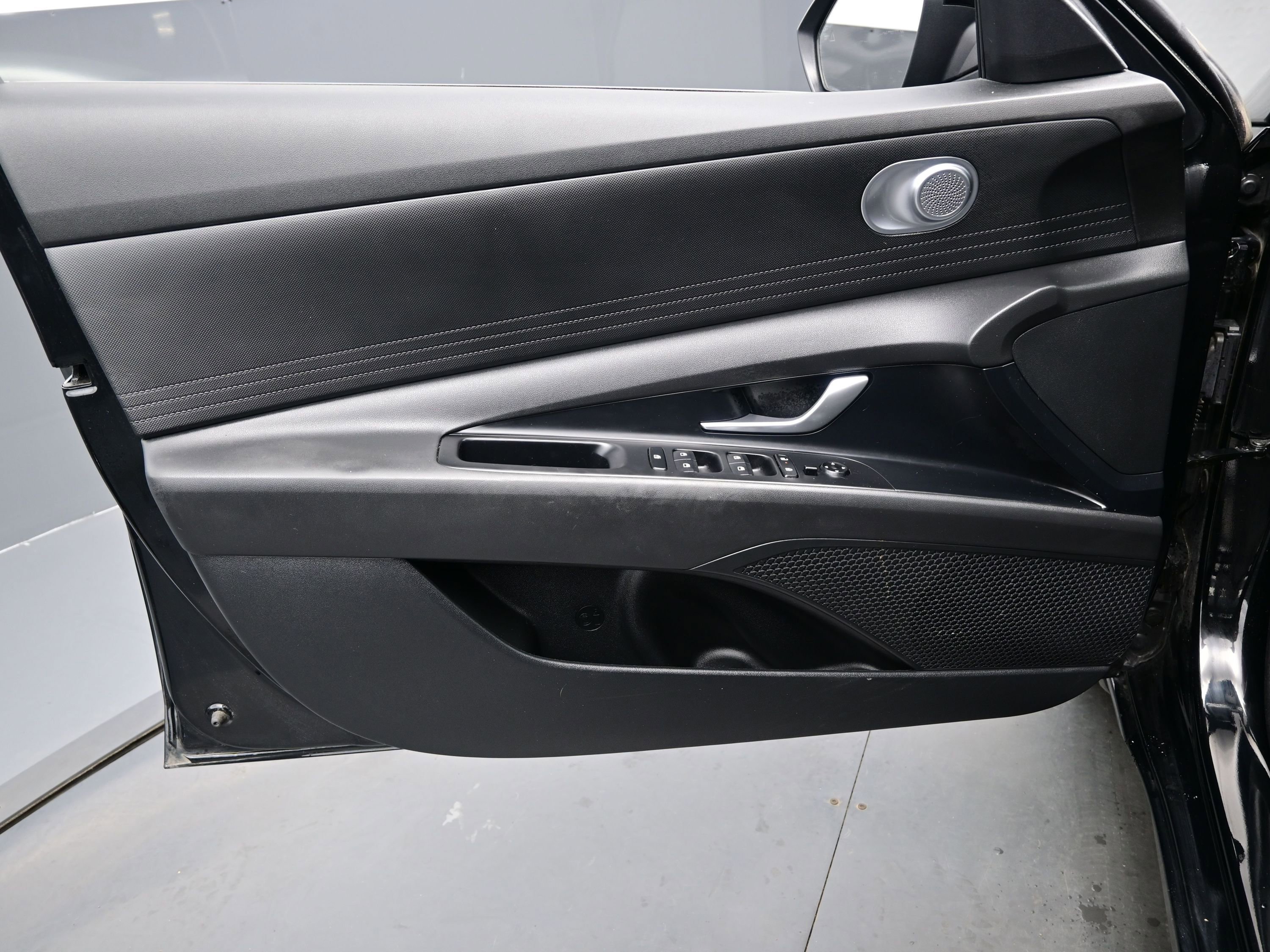 Used 2024 Hyundai Elantra SEL image 9