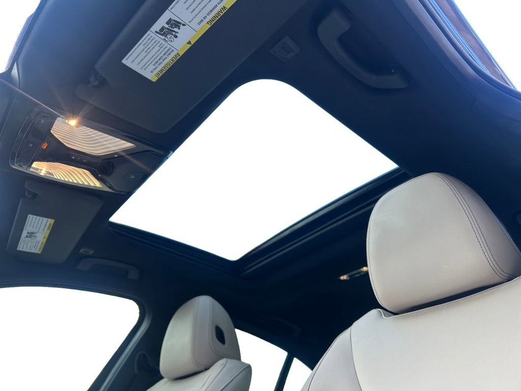 Used 2022 BMW 330i Sedan w/ Premium Package image 12