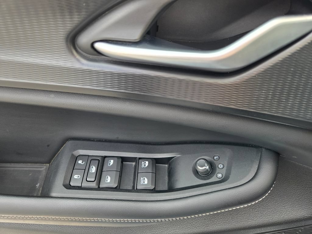 Used 2023 Jeep Grand Cherokee Laredo w/ Luxury Tech Group I AWD/4WD image 12