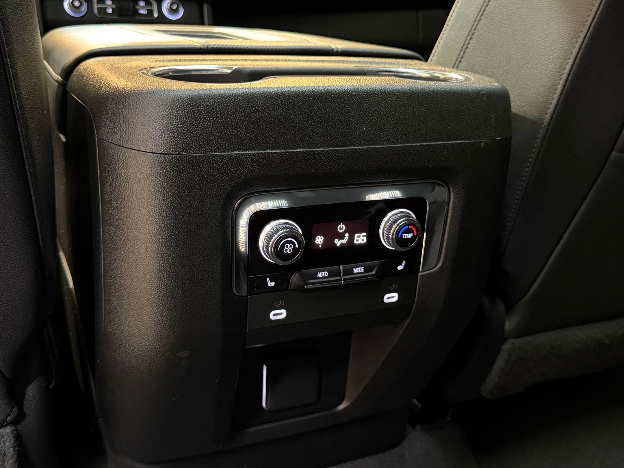 Used 2023 GMC Yukon AT4 AWD/4WD image 40