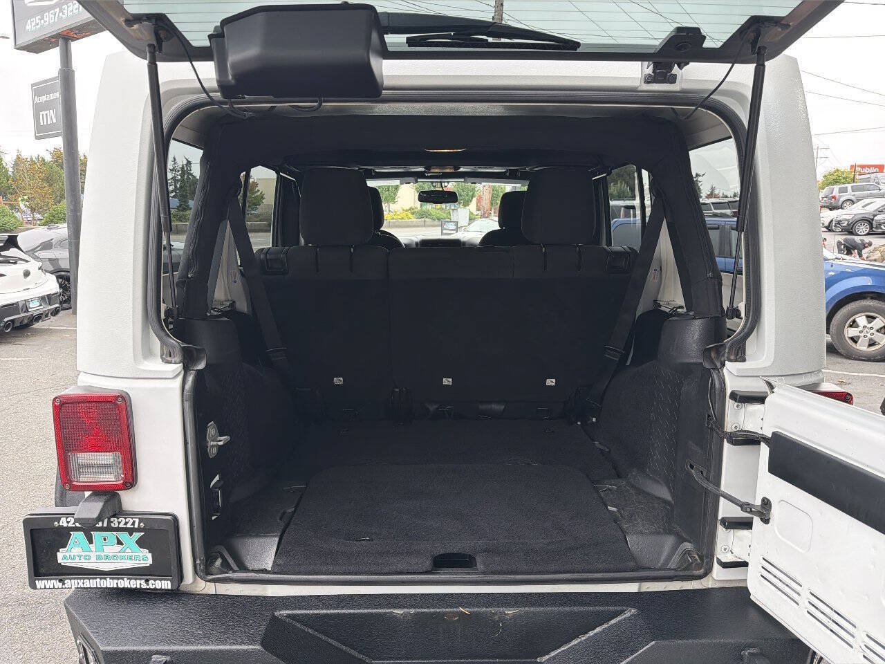 Used 2015 Jeep Wrangler Unlimited Sport w/ Quick Order Package 24S AWD/4WD image 9