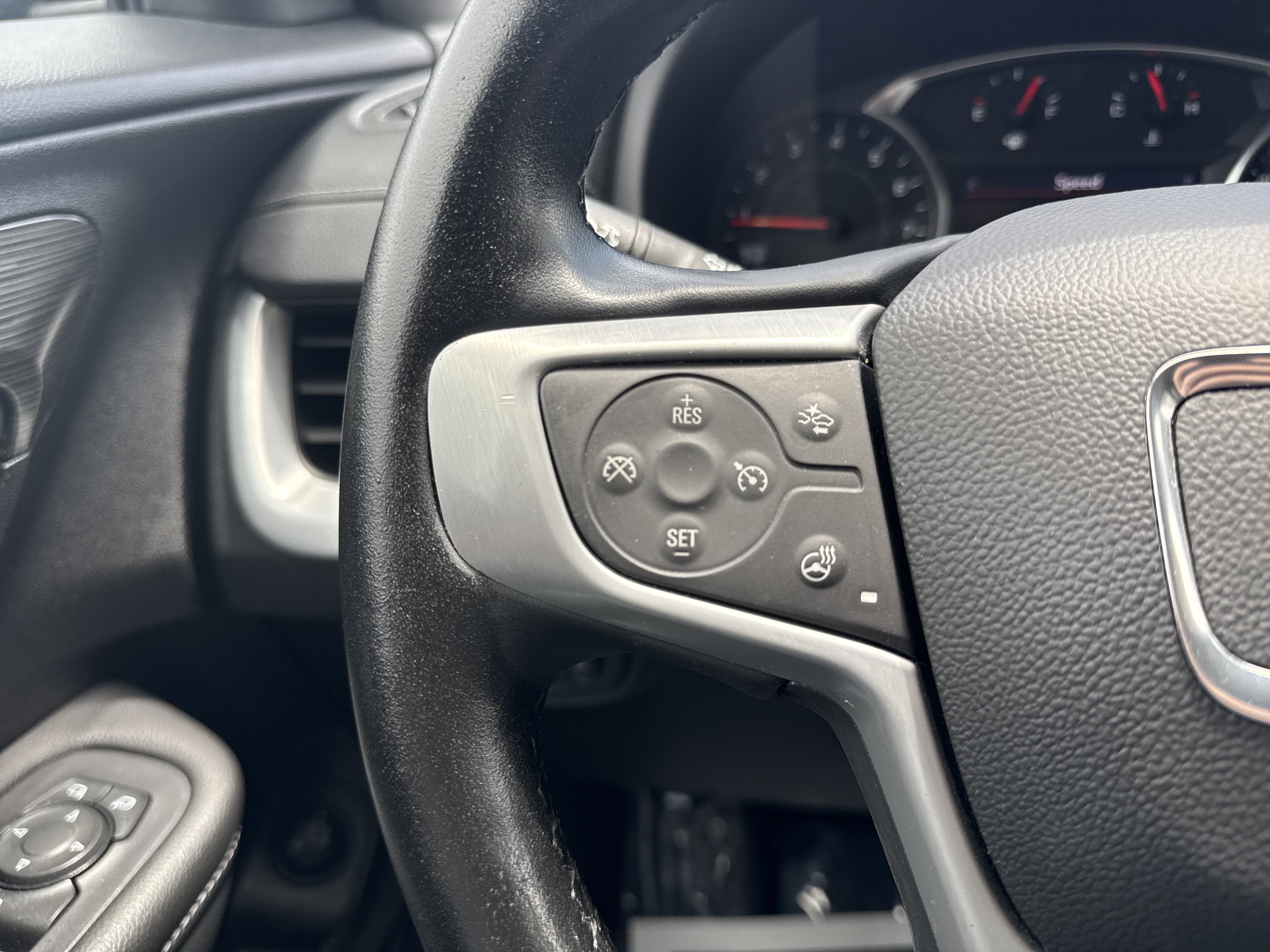 Used 2024 GMC Terrain SLT FWD image 28