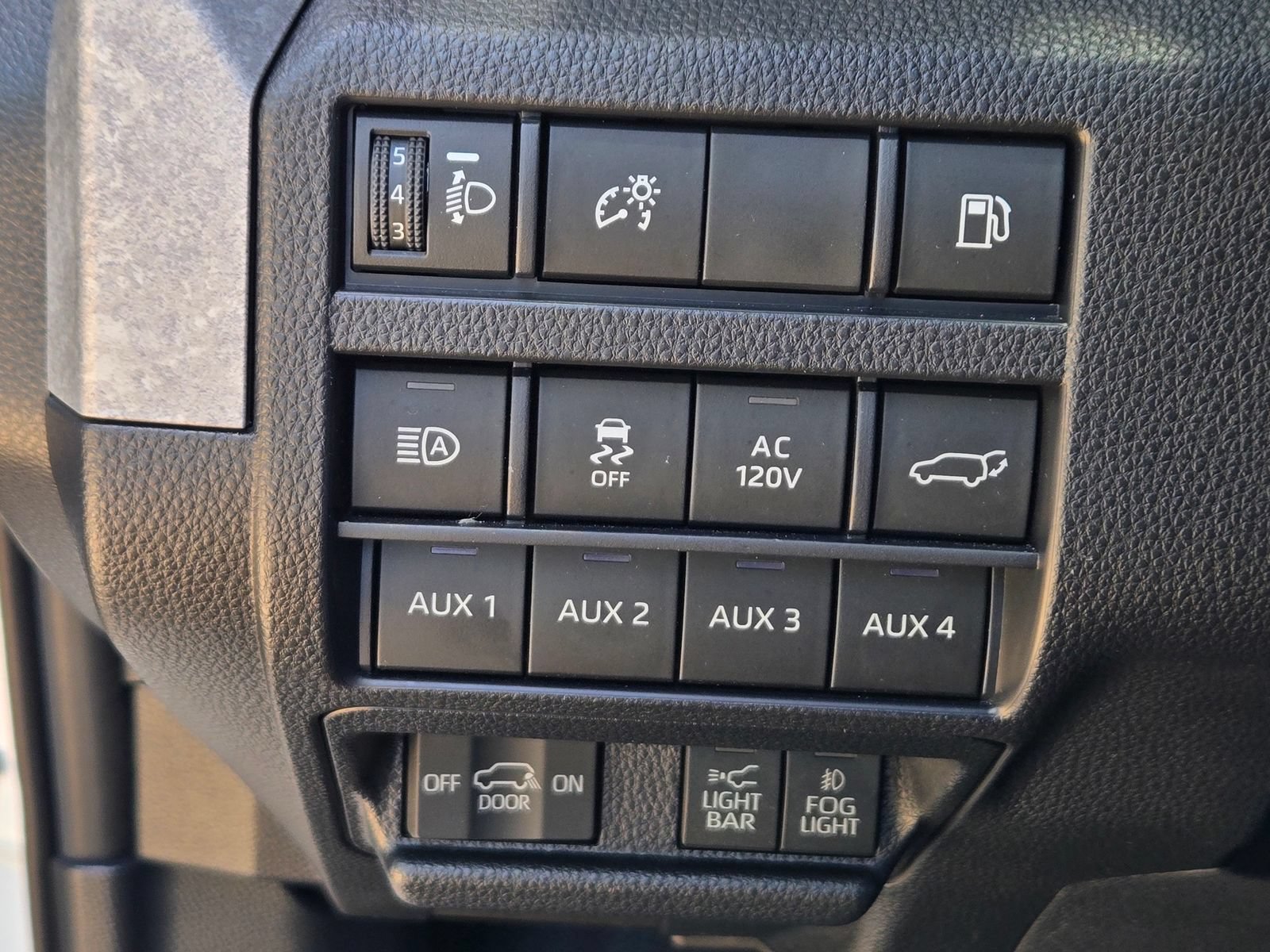 Used 2025 Toyota 4Runner Trailhunter AWD/4WD image 23