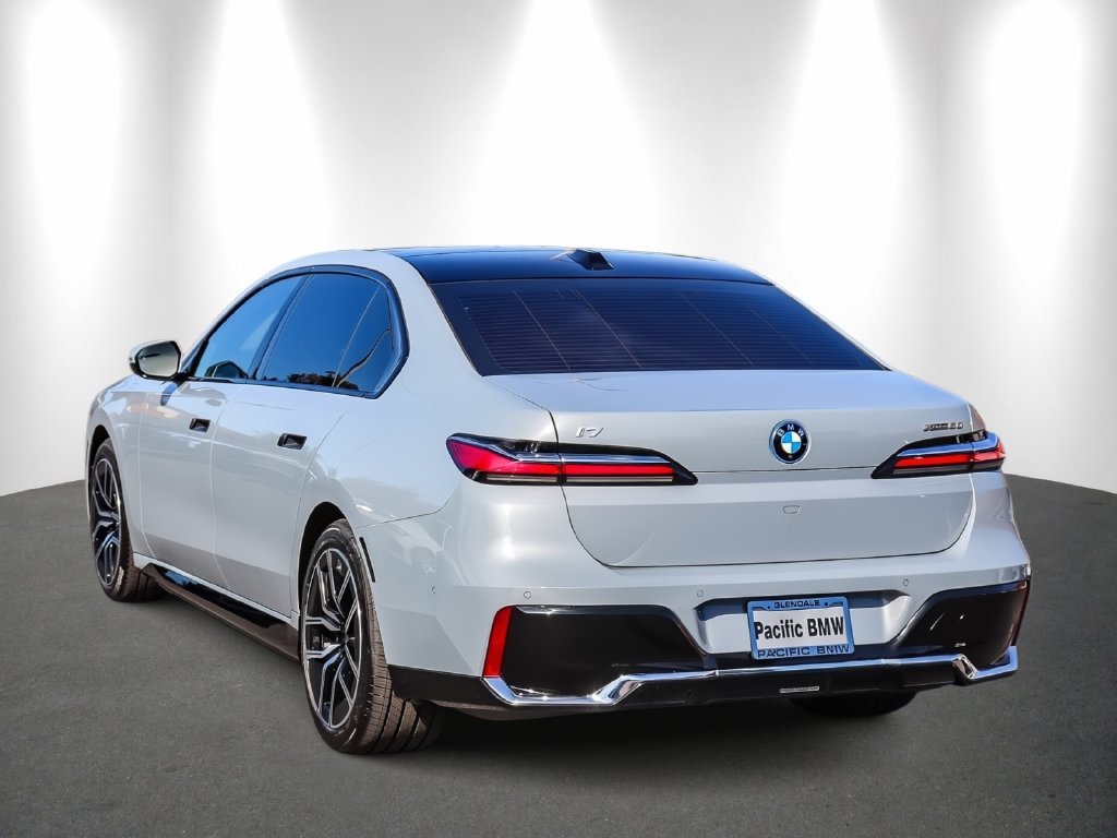 Certified 2024 BMW i7 xDrive60 AWD/4WD image 4