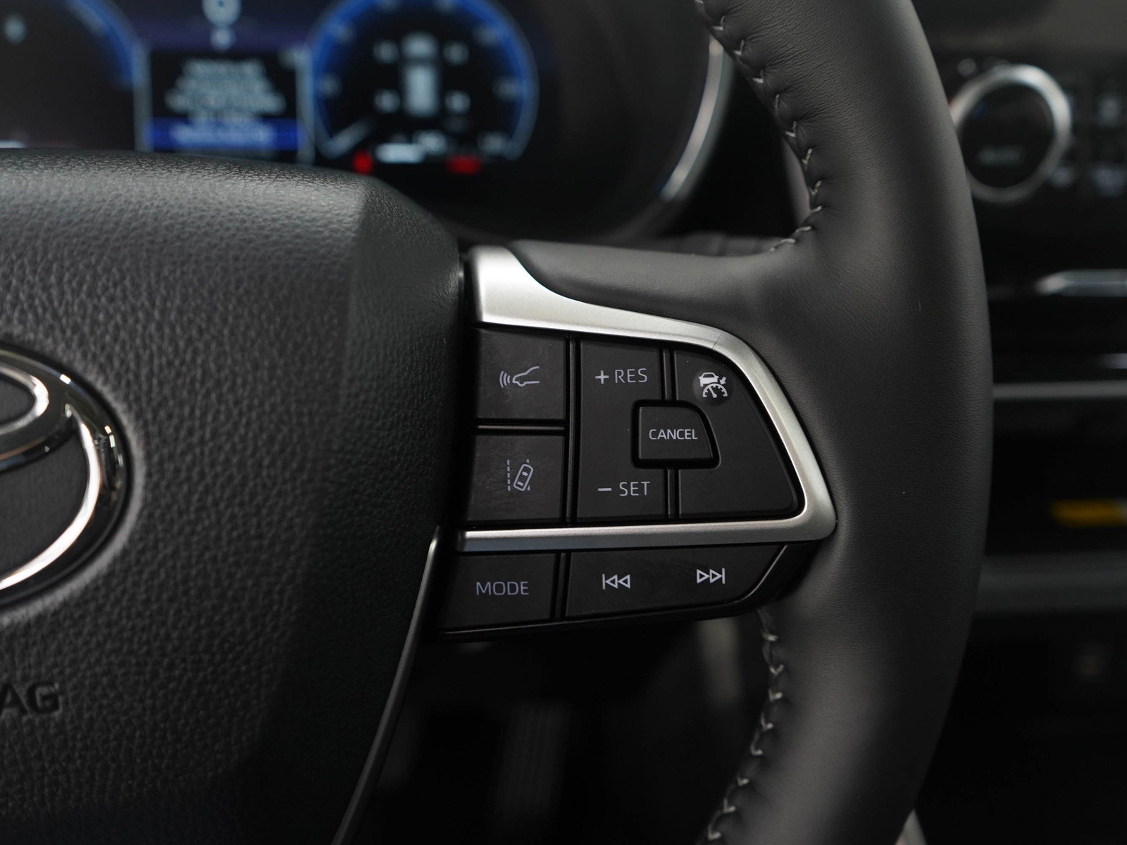 Used 2025 Toyota Highlander Platinum image 27