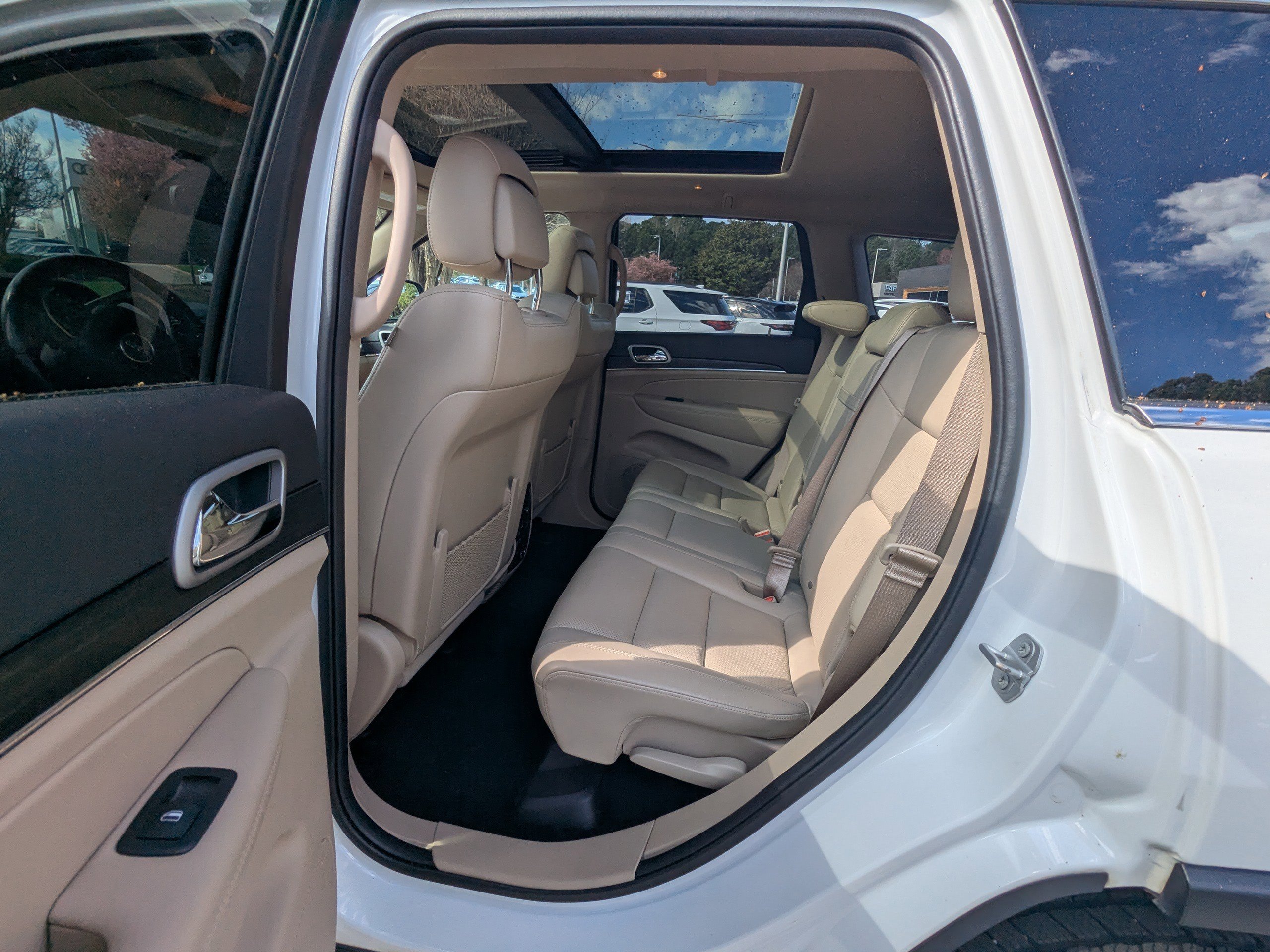 Used 2020 Jeep Grand Cherokee Limited w/ Luxury Group II image 11