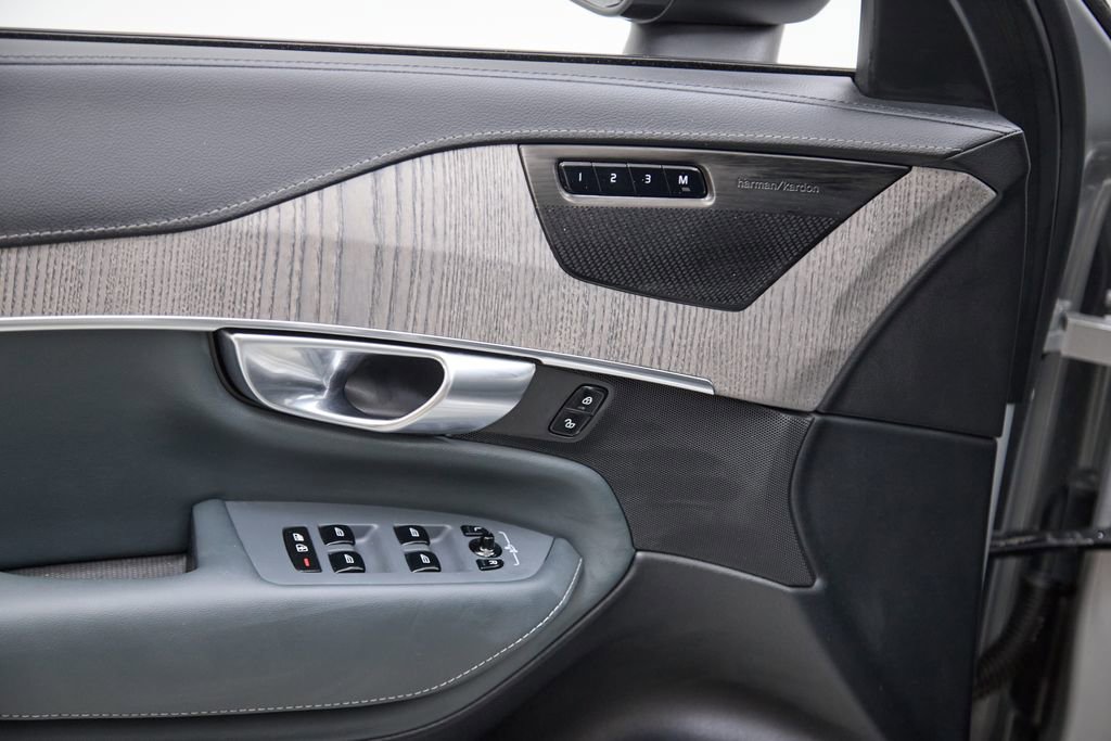 Certified 2023 Volvo XC90 T8 Ultimate w/ Protection Package Premier image 13