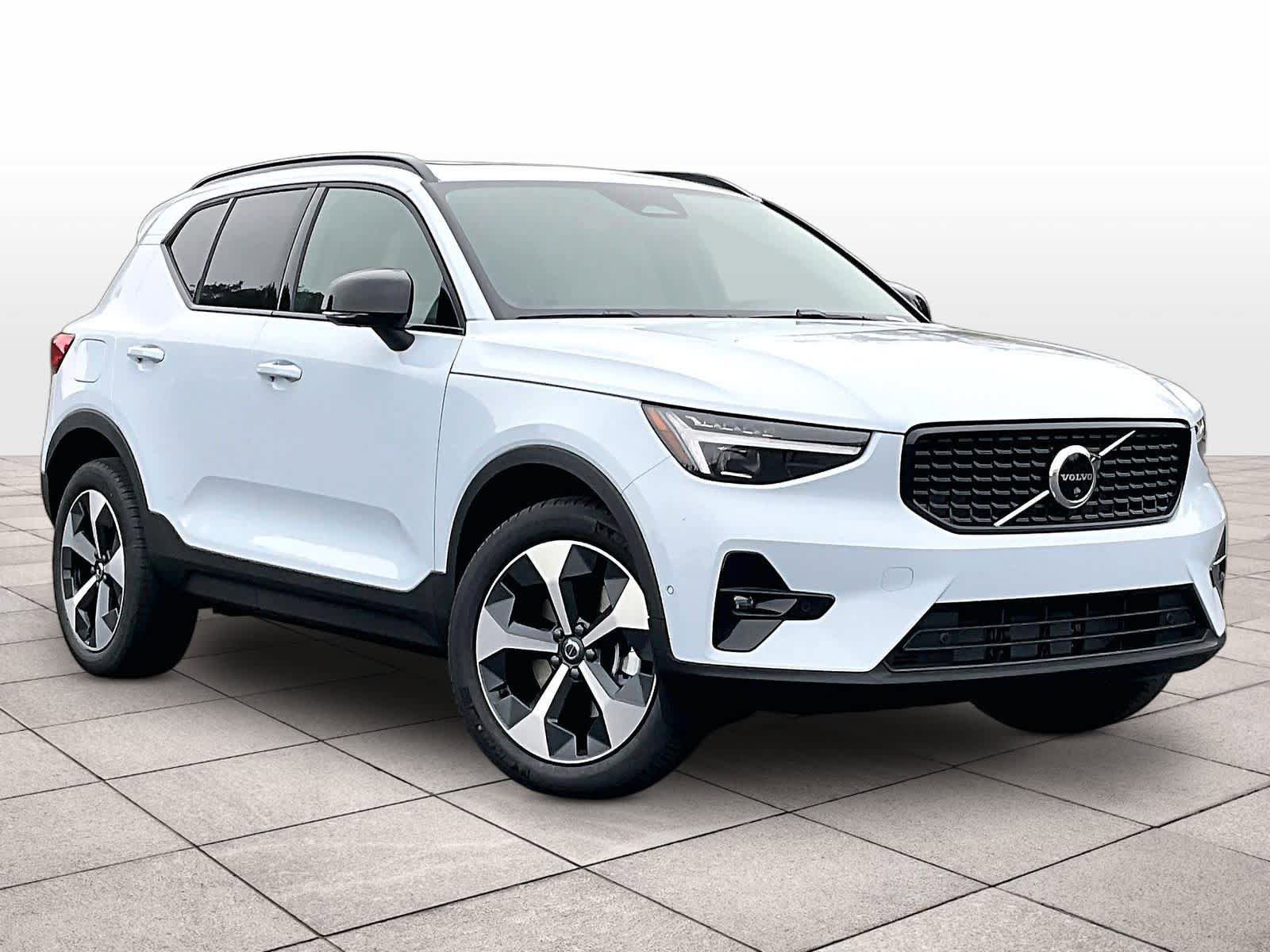 New 2026 Volvo XC40 B5 Plus w/ Protection Package Premier AWD/4WD image 2