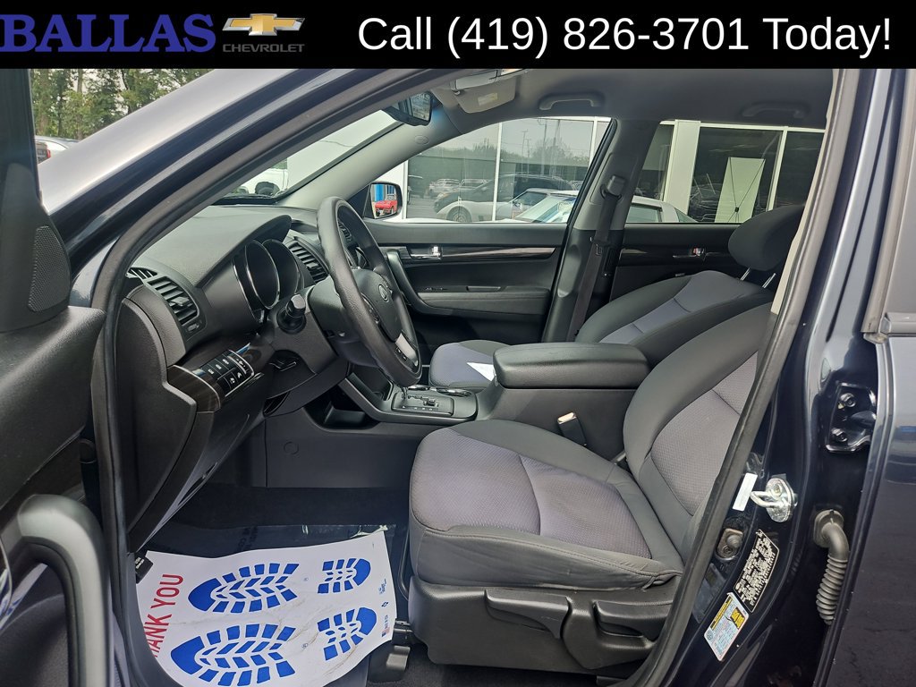 Used 2012 Kia Sorento LX w/ Convenience Pkg FWD image 9