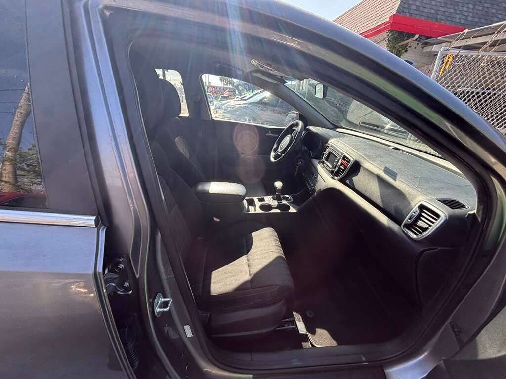 Used 2017 Kia Sportage LX image 6