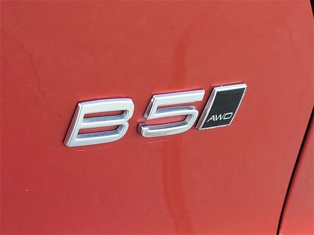 Used 2023 Volvo XC40 B5 Core image 13