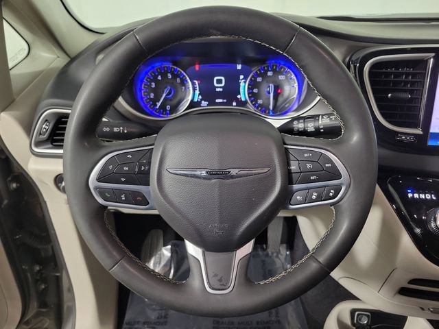 Used 2023 Chrysler Pacifica Touring-L FWD image 26