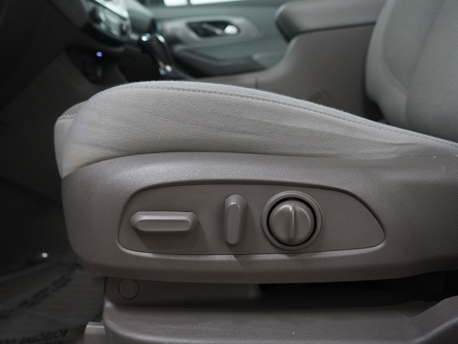 Used 2020 Chevrolet Traverse LT w/ Driver Confidence II Package image 23