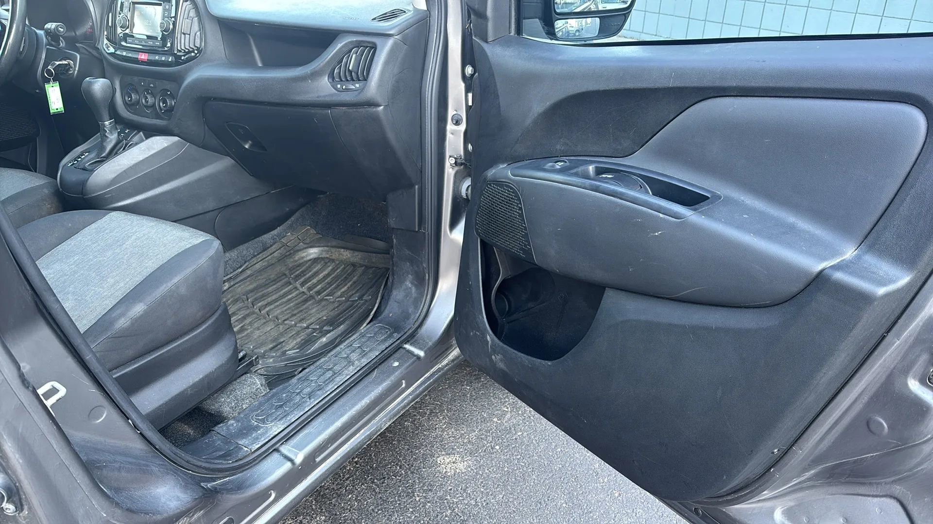 Used 2015 RAM ProMaster City Tradesman SLT w/ Rear Back-up Camera Group image 12