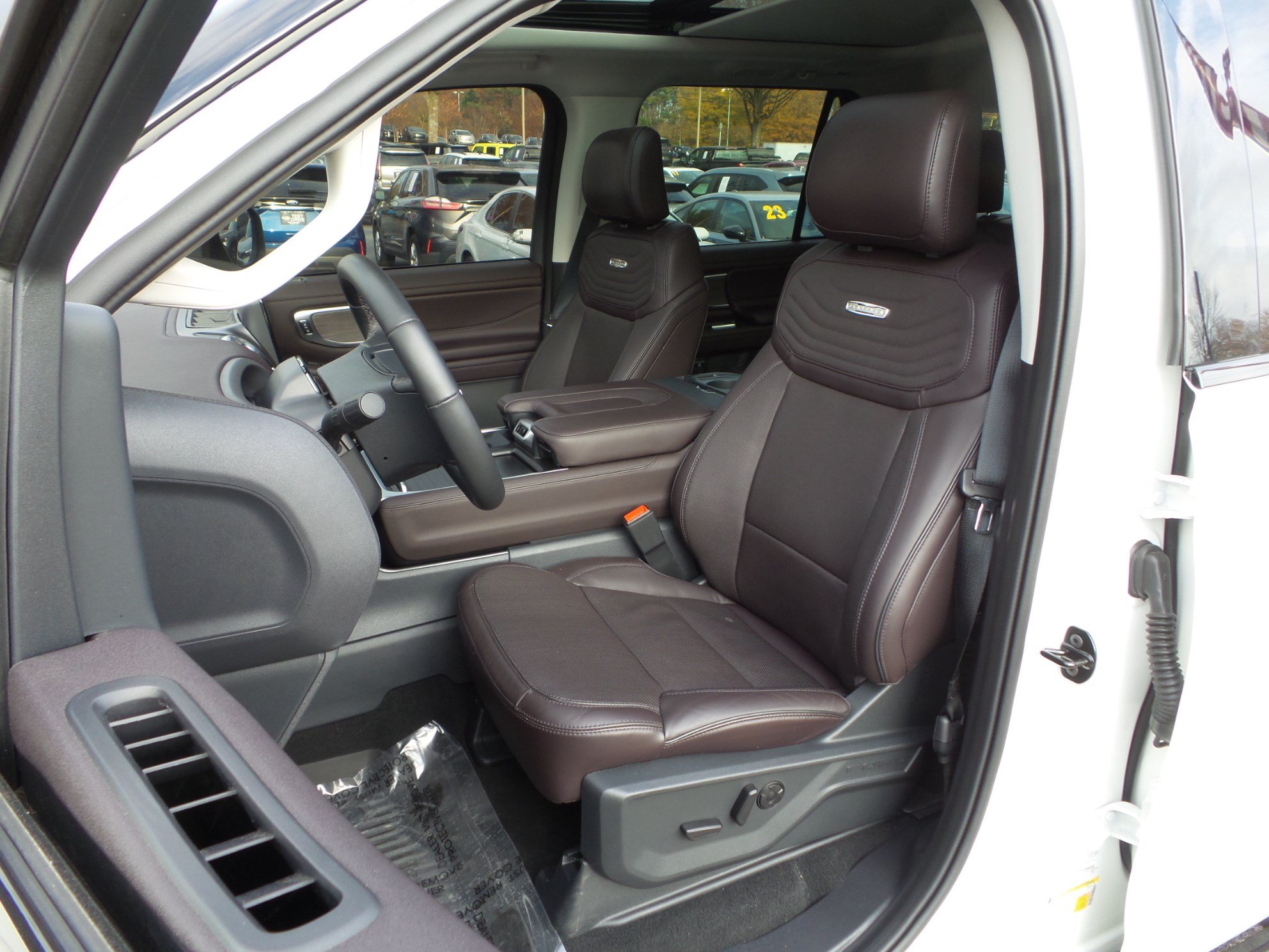 Used 2025 Ford Expedition Max Platinum w/ Platinum Ultimate Package AWD/4WD image 10