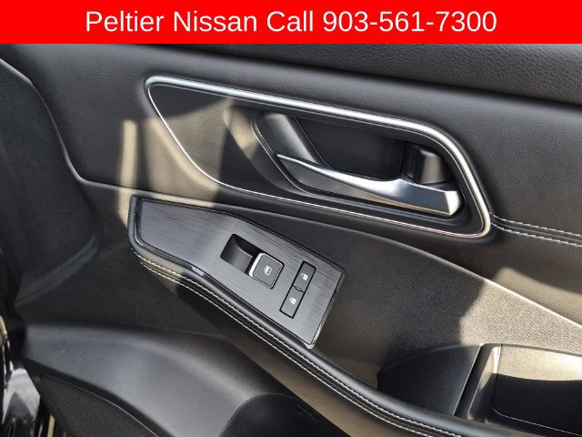 Used 2024 Nissan Rogue Platinum w/ Platinum Premium Package FWD image 16