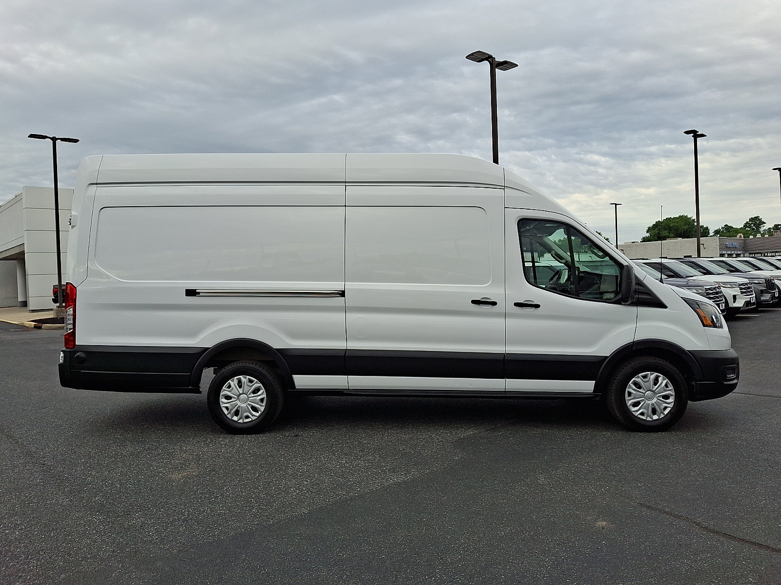 Used 2022 Ford E-Transit 148 High Roof Extended w/ Load Area Protection Package RWD image 7