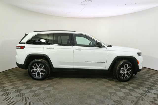 Used 2025 Jeep Grand Cherokee Limited AWD/4WD image 14