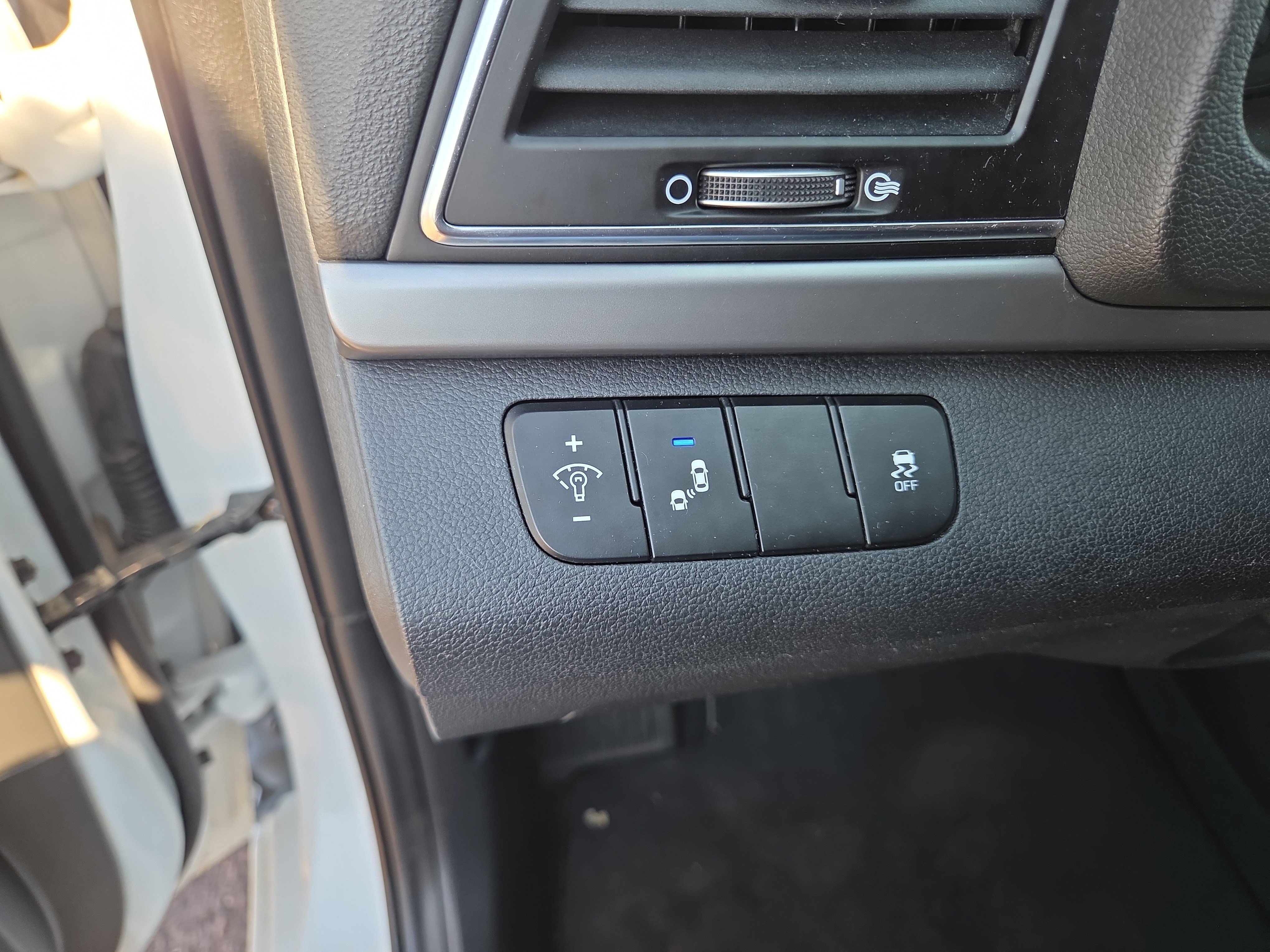 Used 2017 Hyundai Elantra Value Edition w/ Cargo Package image 30