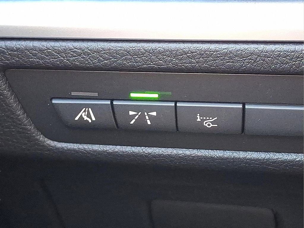 Used 2012 BMW 550i Gran Turismo xDrive image 23