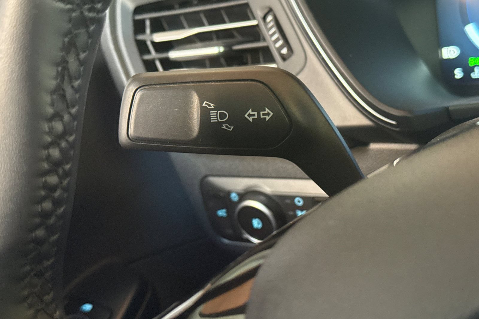 Used 2025 Ford Escape Platinum AWD/4WD image 34