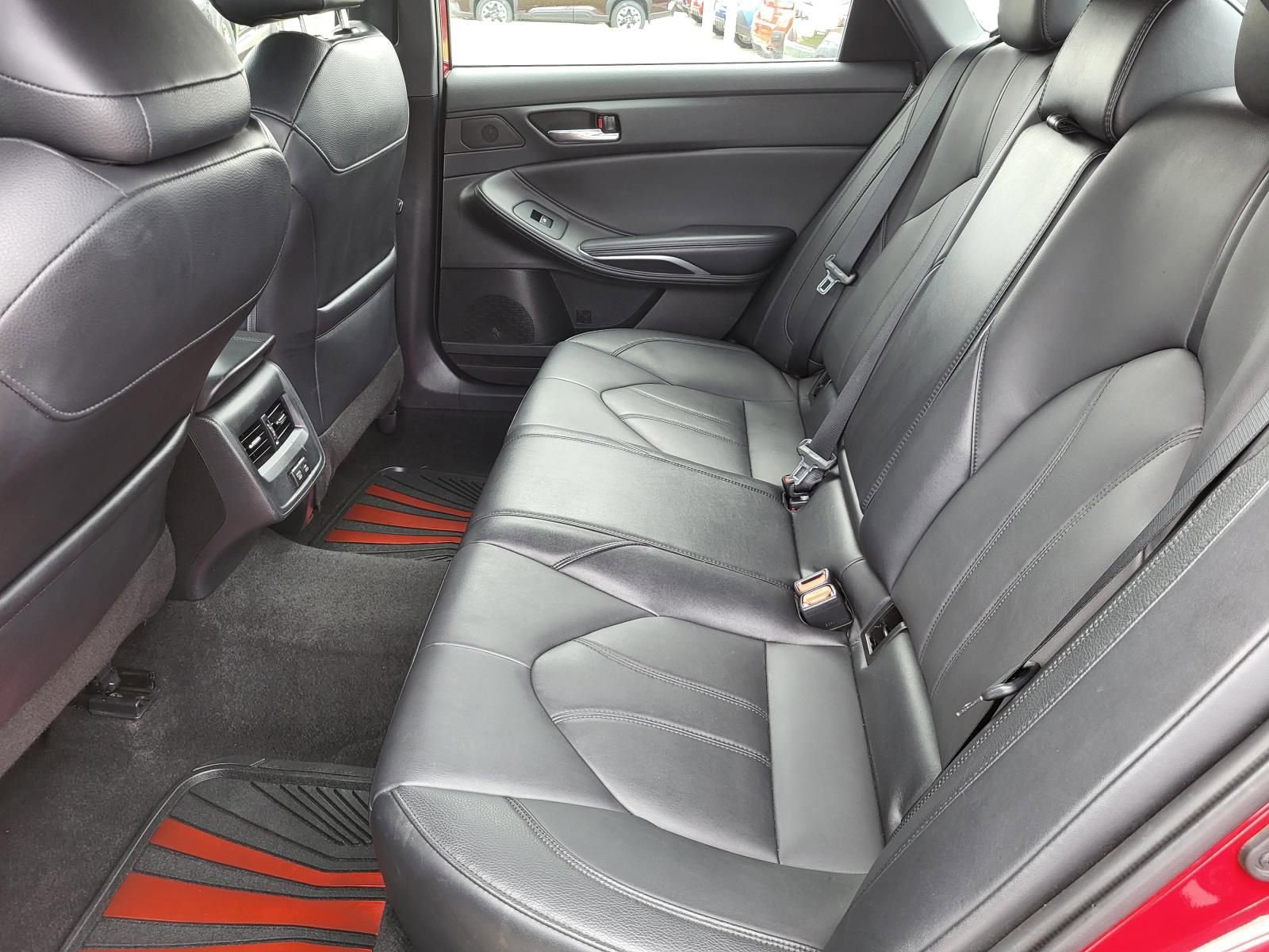 Used 2022 Toyota Avalon XLE image 11