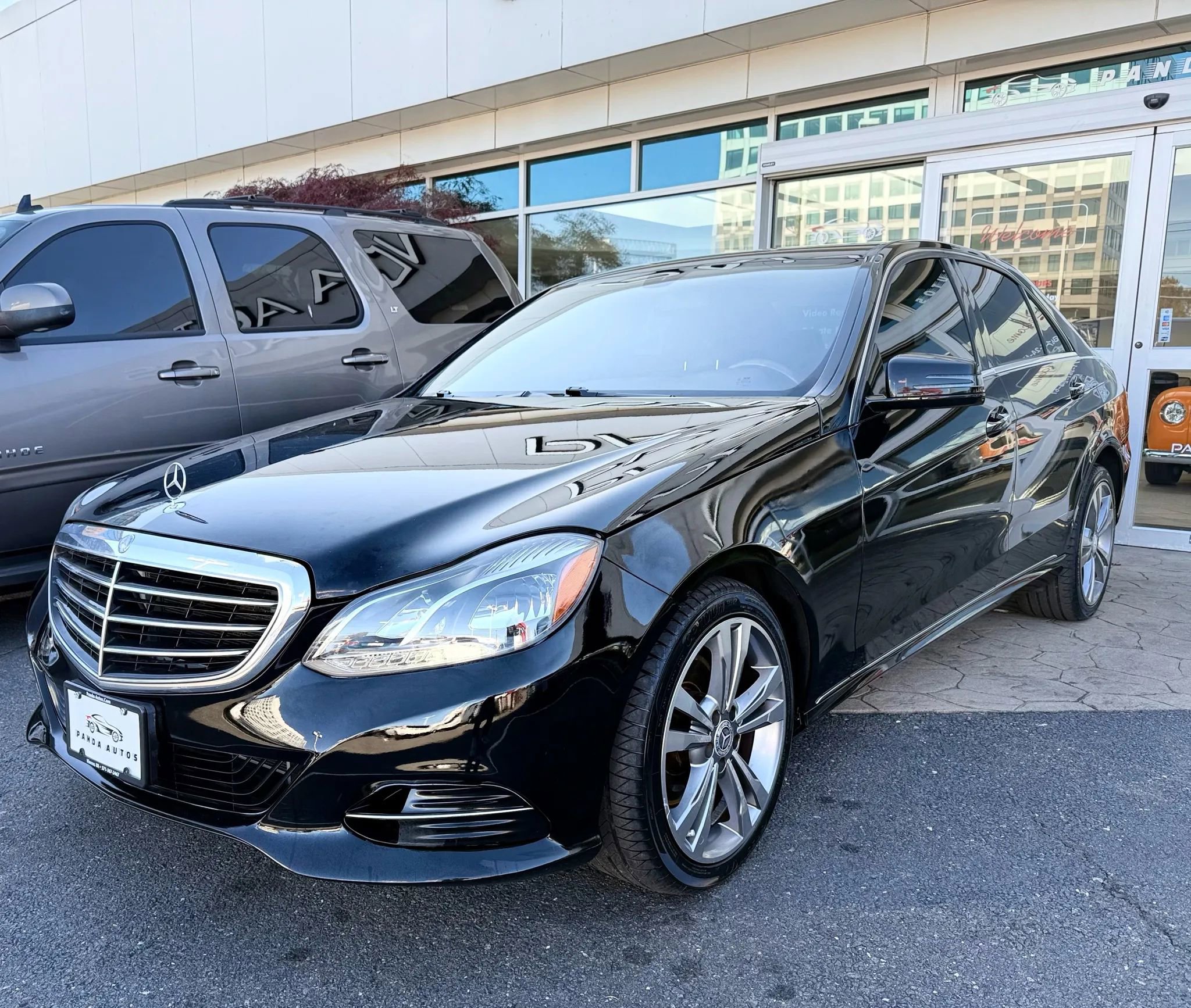 Used 2014 Mercedes-Benz E 350 4MATIC Sedan image 3