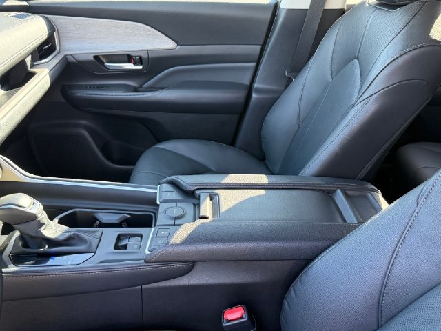 Used 2025 Toyota Grand Highlander FWD image 14