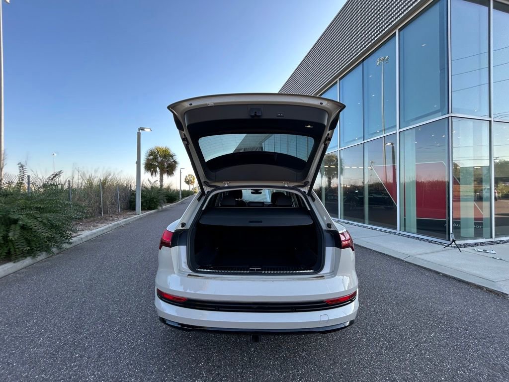 Used 2022 Audi e-tron Premium Plus w/ Premium Plus Package image 73