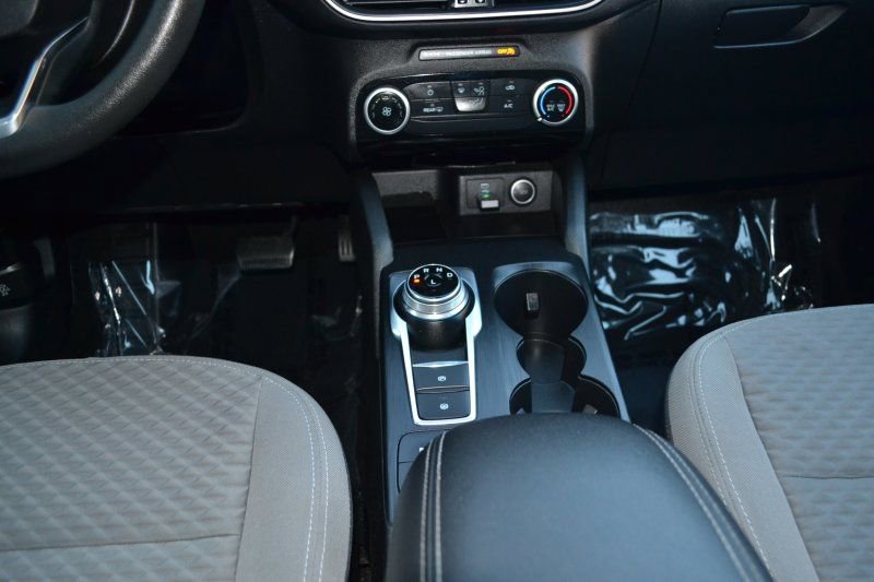 Used 2021 Ford Escape SE image 25