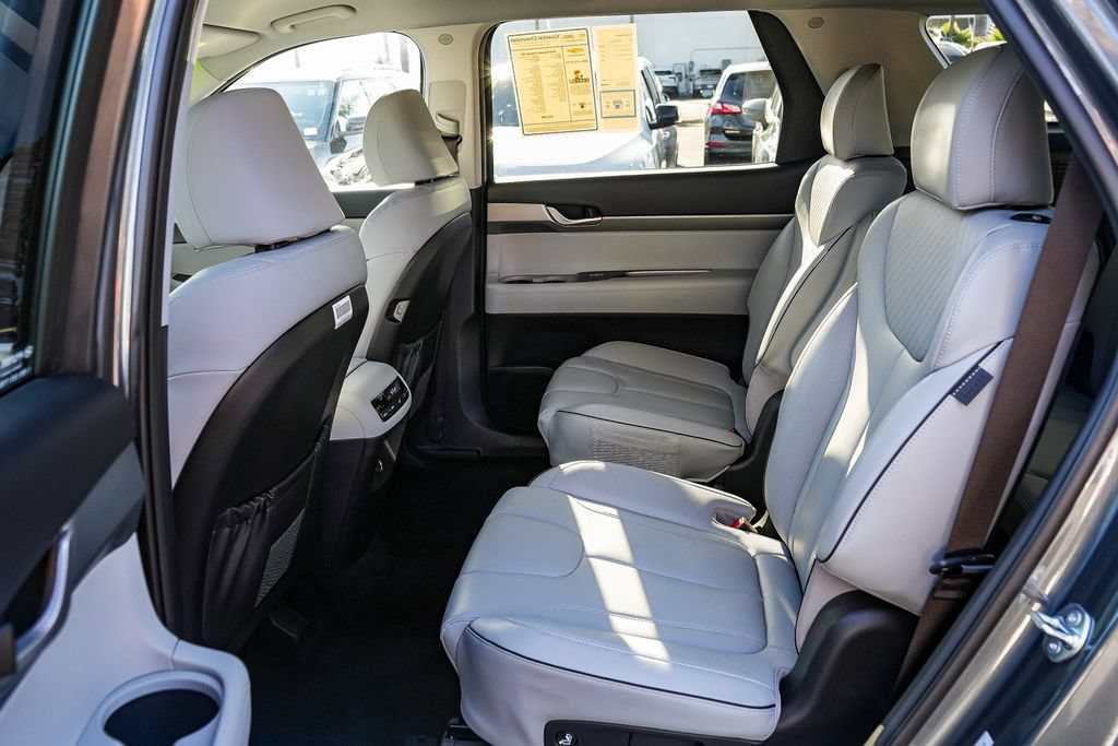Used 2025 Hyundai Palisade SEL FWD image 17