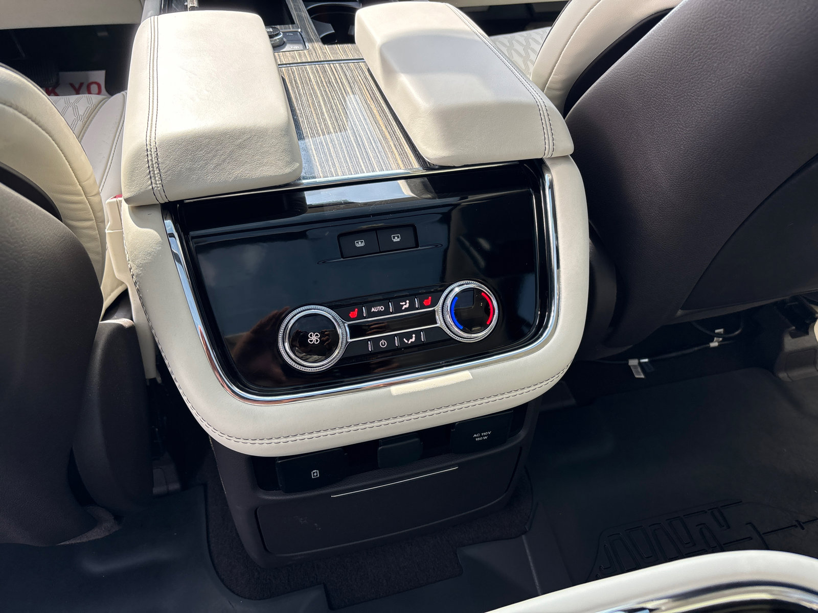 Used 2021 Lincoln Navigator Black Label w/ Cargo Convenience Package image 32