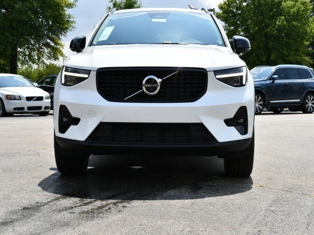 New 2025 Volvo XC40 B5 Plus w/ Protection Package Premier image 2