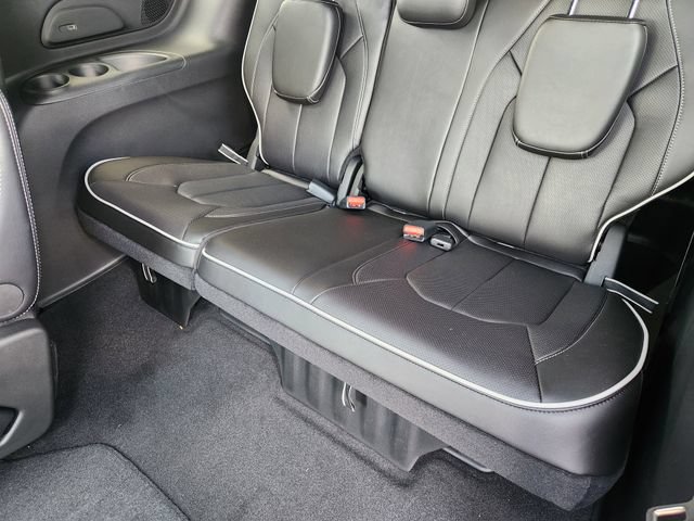 New 2026 Chrysler Pacifica Limited w/ S Appearance Package AWD/4WD image 22