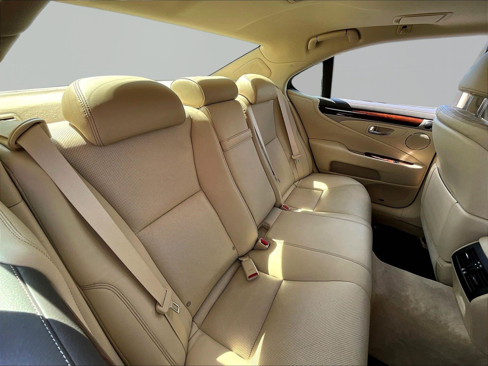 Used 2014 Lexus LS 460 AWD w/ Comfort Package image 25