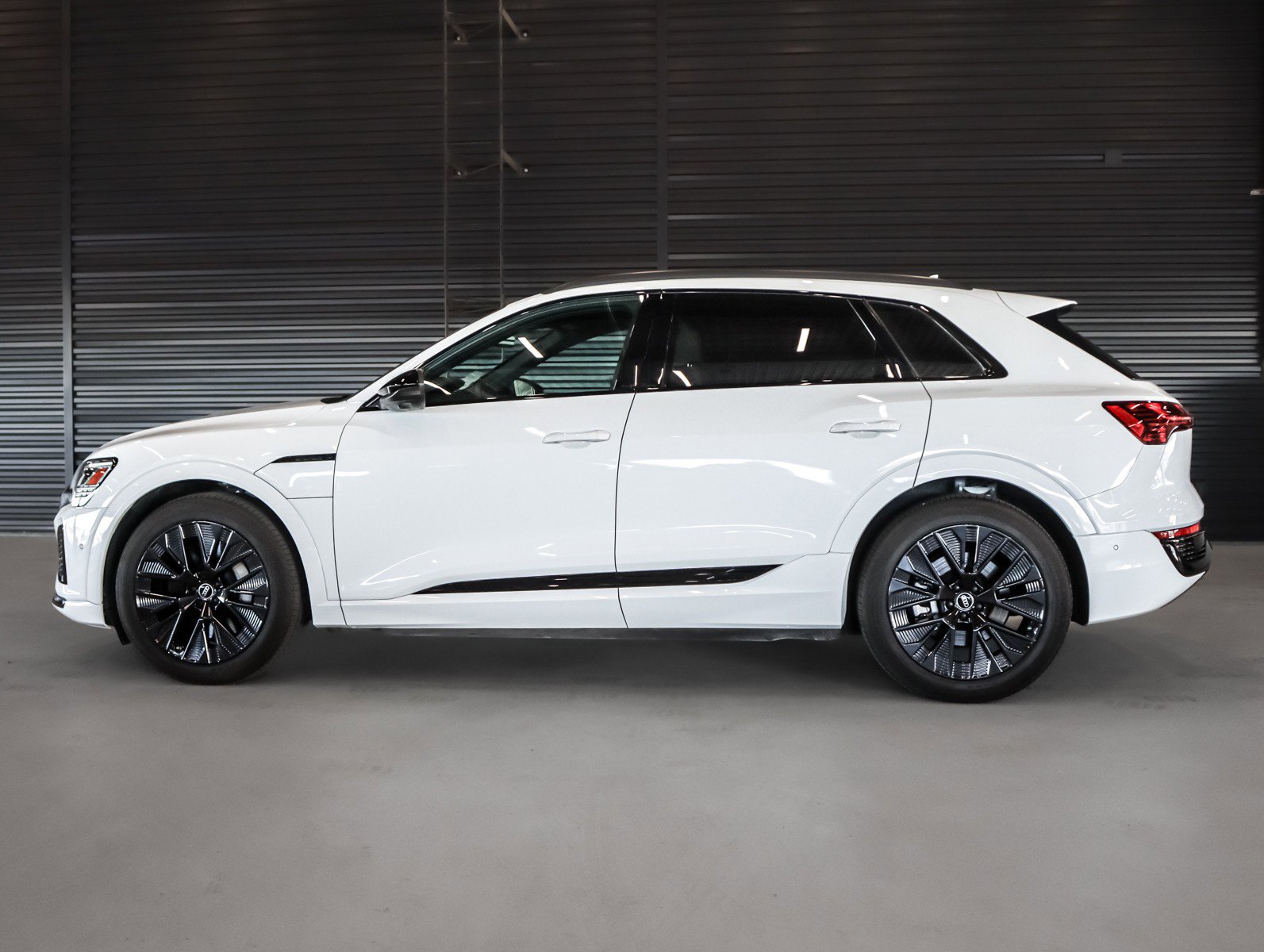 Used 2024 Audi Q8 e-tron Prestige w/ Prestige Package image 12