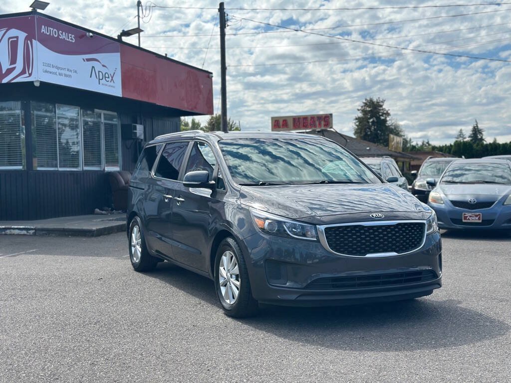 Used 2017 Kia Sedona LX w/ LX Essentials Premium Package FWD image 4