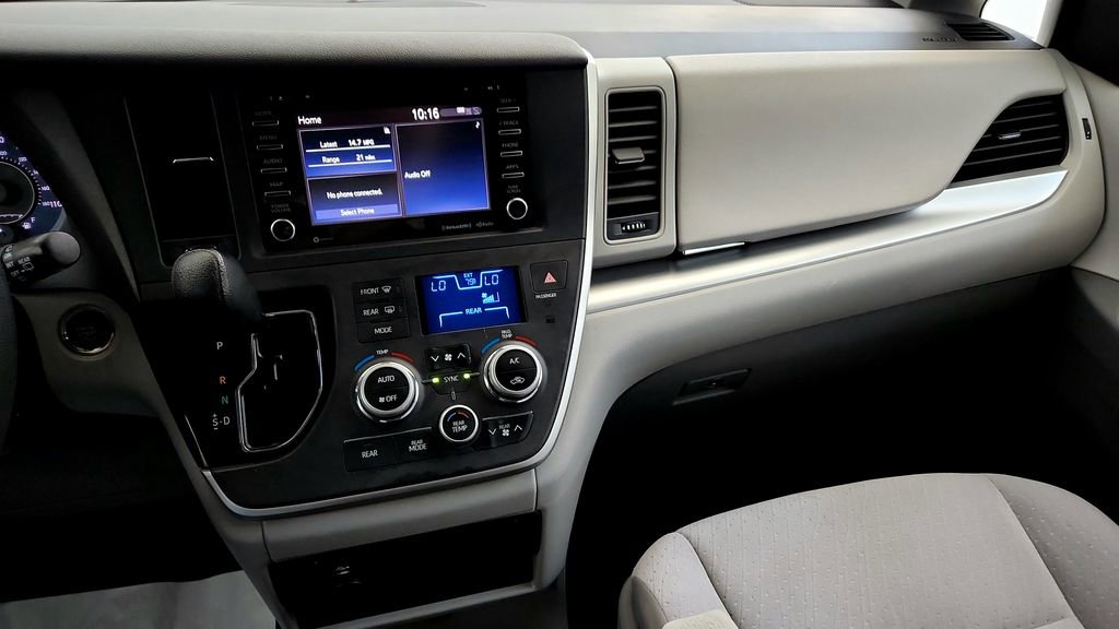 Used 2020 Toyota Sienna LE w/ LE Preferred Package FWD image 30