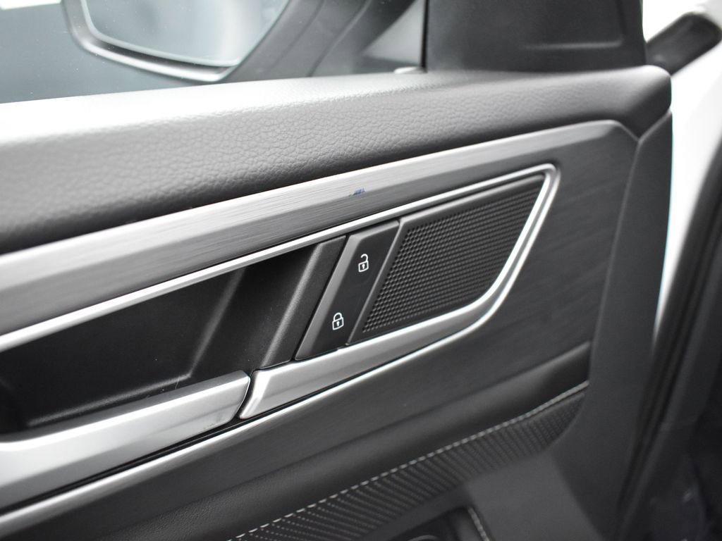 Used 2024 Volkswagen Atlas Cross Sport SE image 10