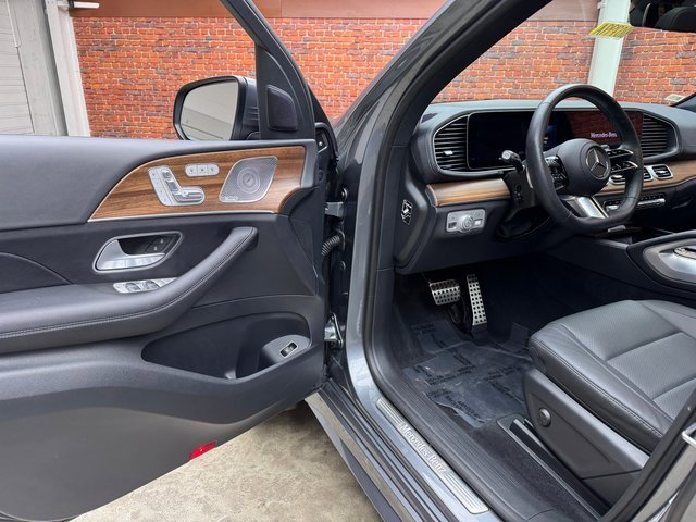 Used 2025 Mercedes-Benz GLS 450 4MATIC image 9