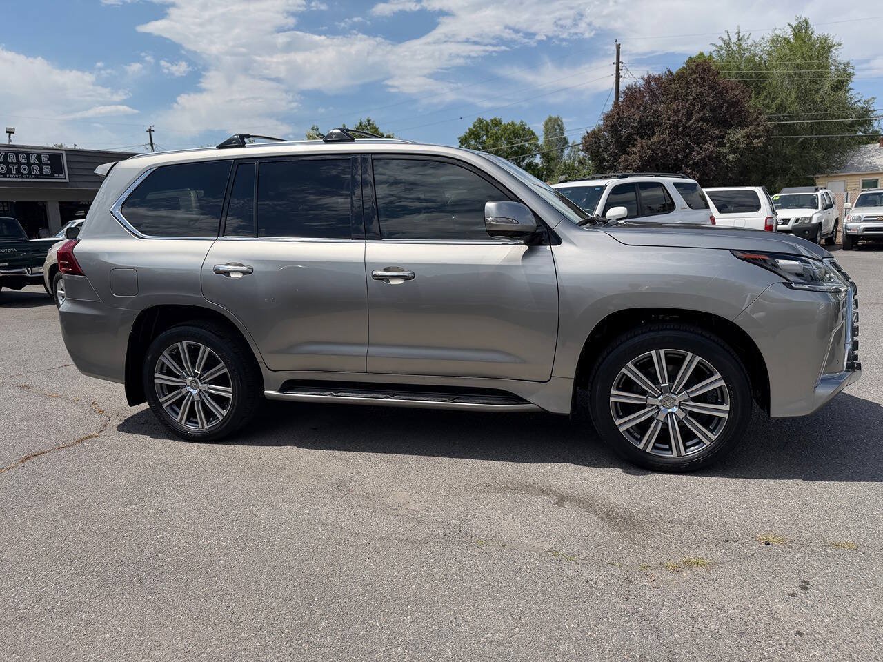Used 2017 Lexus LX 570 4WD w/ Luxury Package image 8