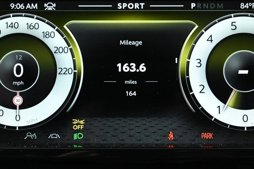 Used 2026 Aston Martin V8 Vantage Coupe image 6