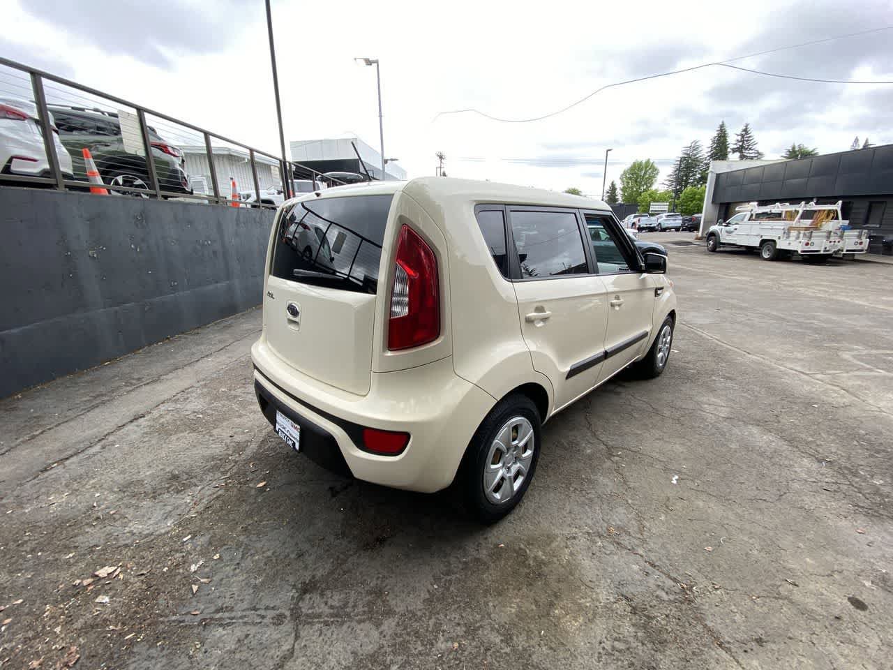 Used 2012 Kia Soul FWD image 6