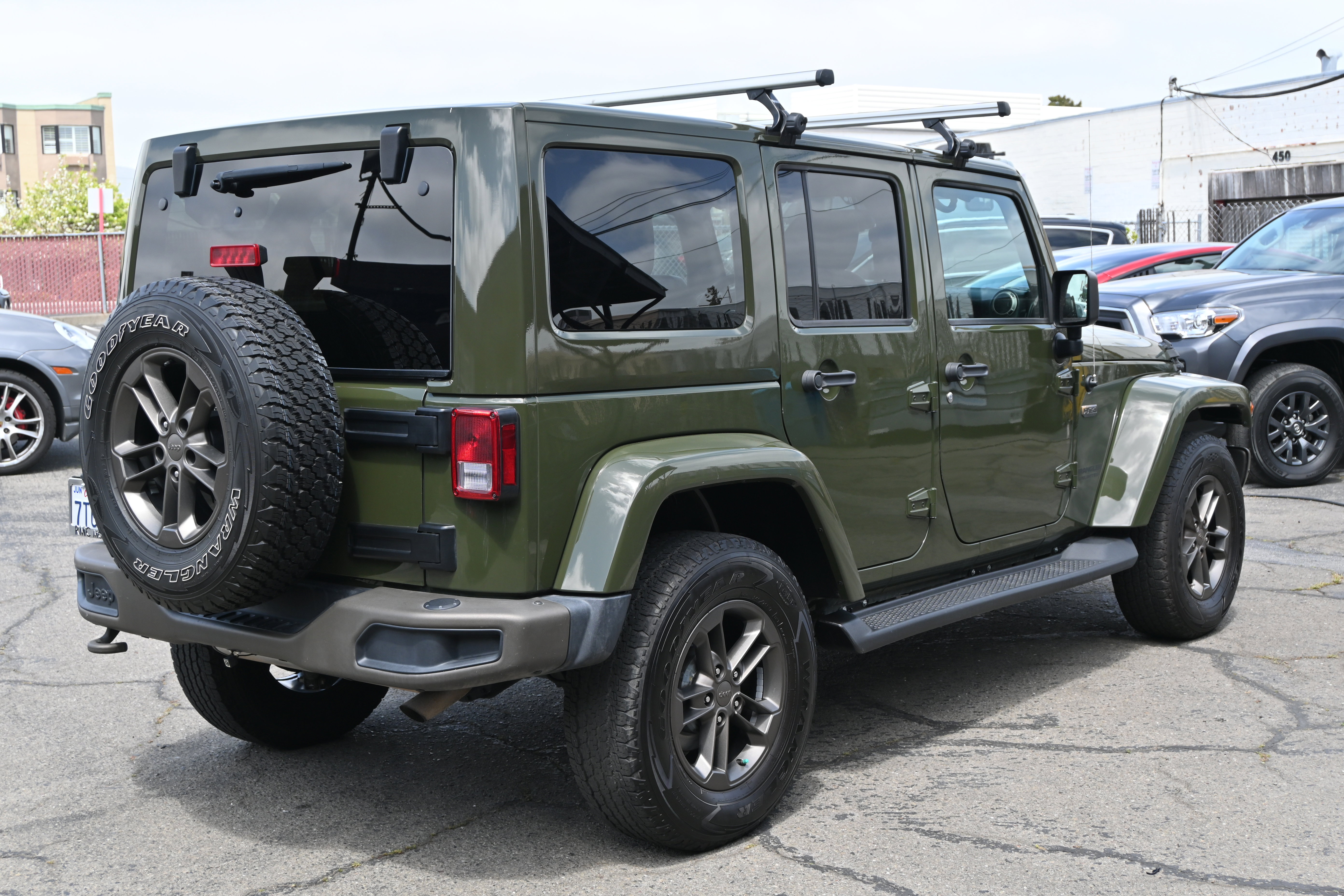 Used 2016 Jeep Wrangler Unlimited Sahara image 4