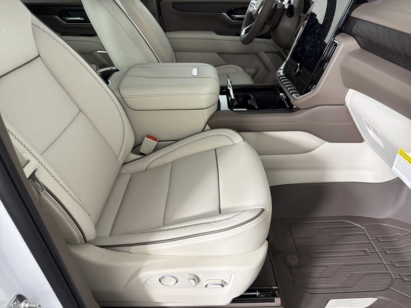 New 2026 GMC Yukon XL Denali w/ Denali Reserve Package AWD/4WD image 12