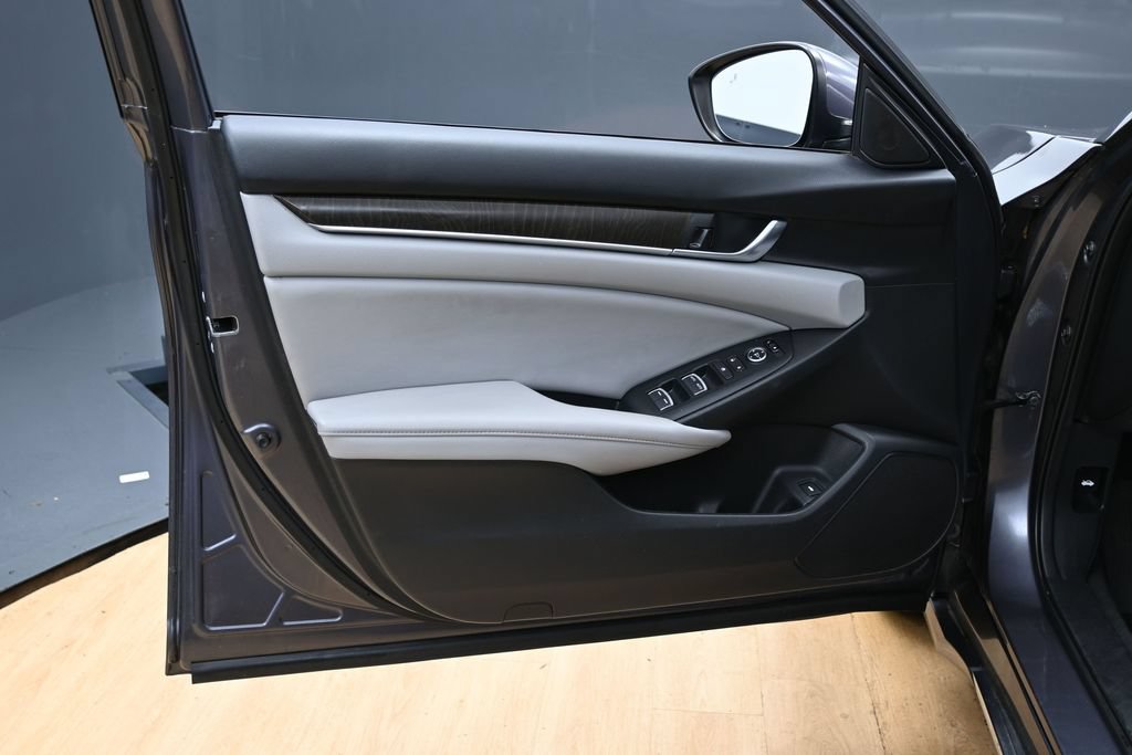 Used 2018 Honda Accord EX image 38