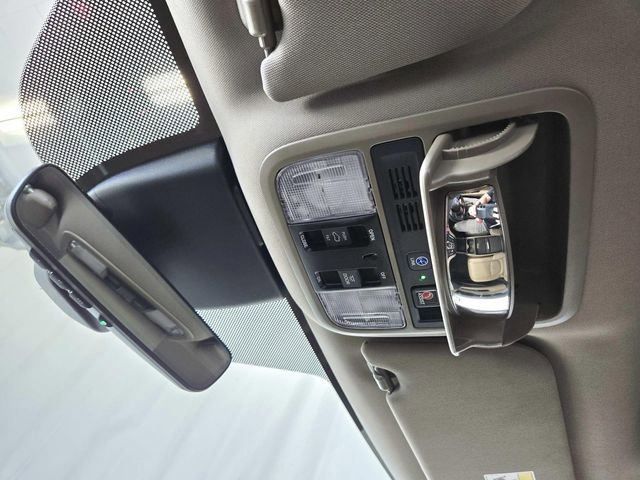 Used 2024 Honda Odyssey Elite image 32