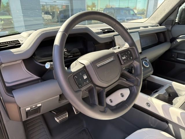 Used 2025 Land Rover Defender 110 V8 AWD/4WD image 10
